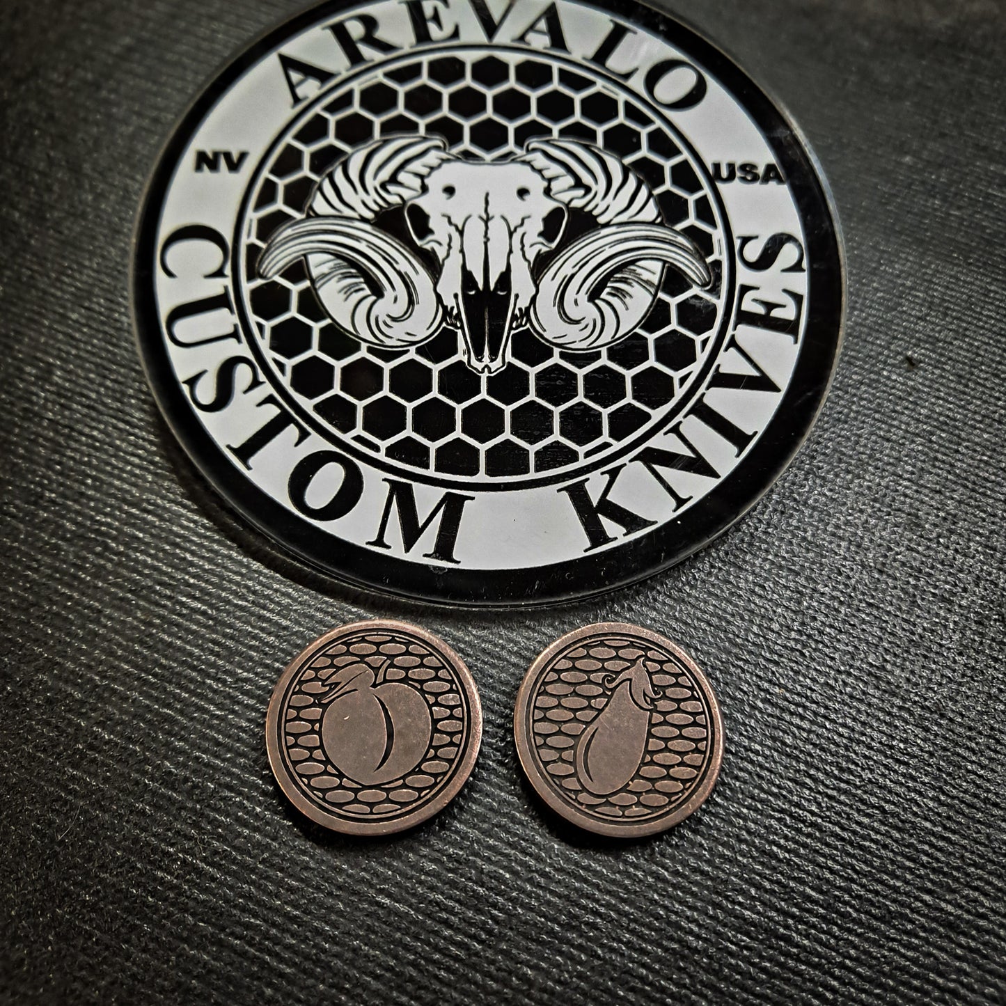 Emoji Heads/Tails flipping coin